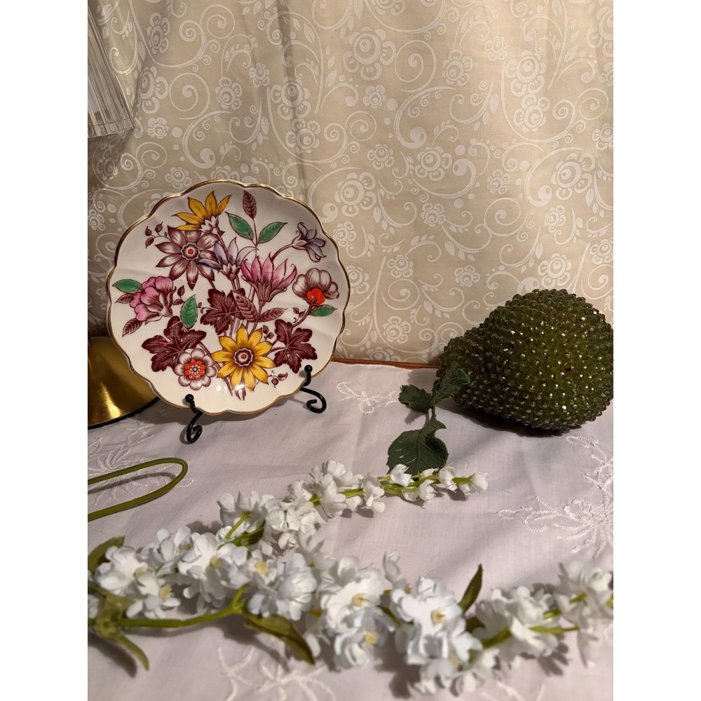 Royal Victoria Fine Bone China Plate – Floral Bouquet, Scalloped Gold Rim